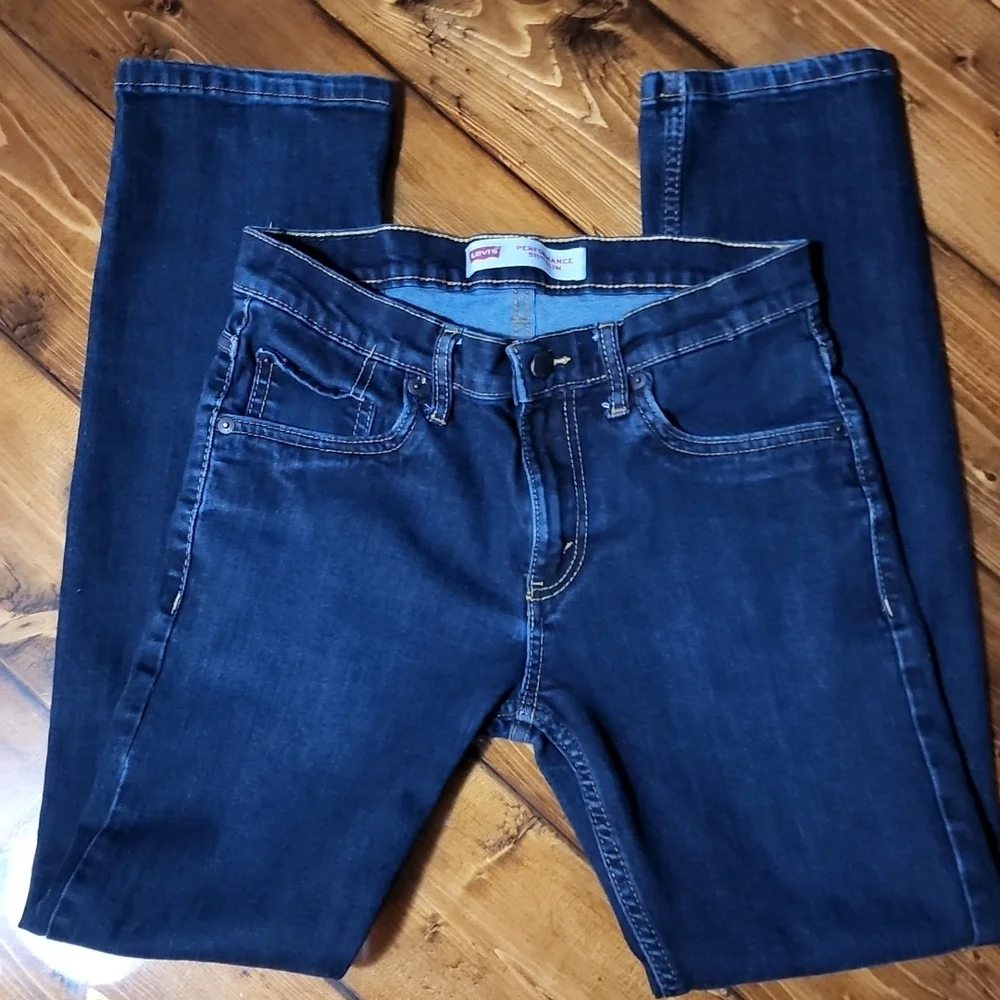 LIKE NEW!Levi's Slim Jeans - Picture 5 of 6